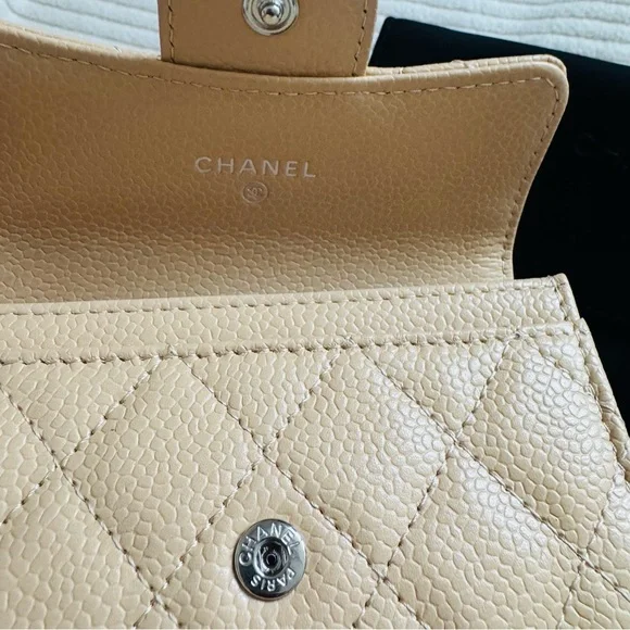 Luxury Designer Gift Boxes that May lead to Chanel or Versace or LV or Dior or G - Picture 6 of 16